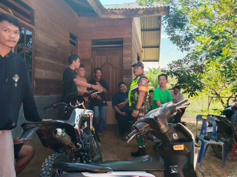 Menjelang Nataru Babinsa 08/Rantau Melaksanakan Komsos