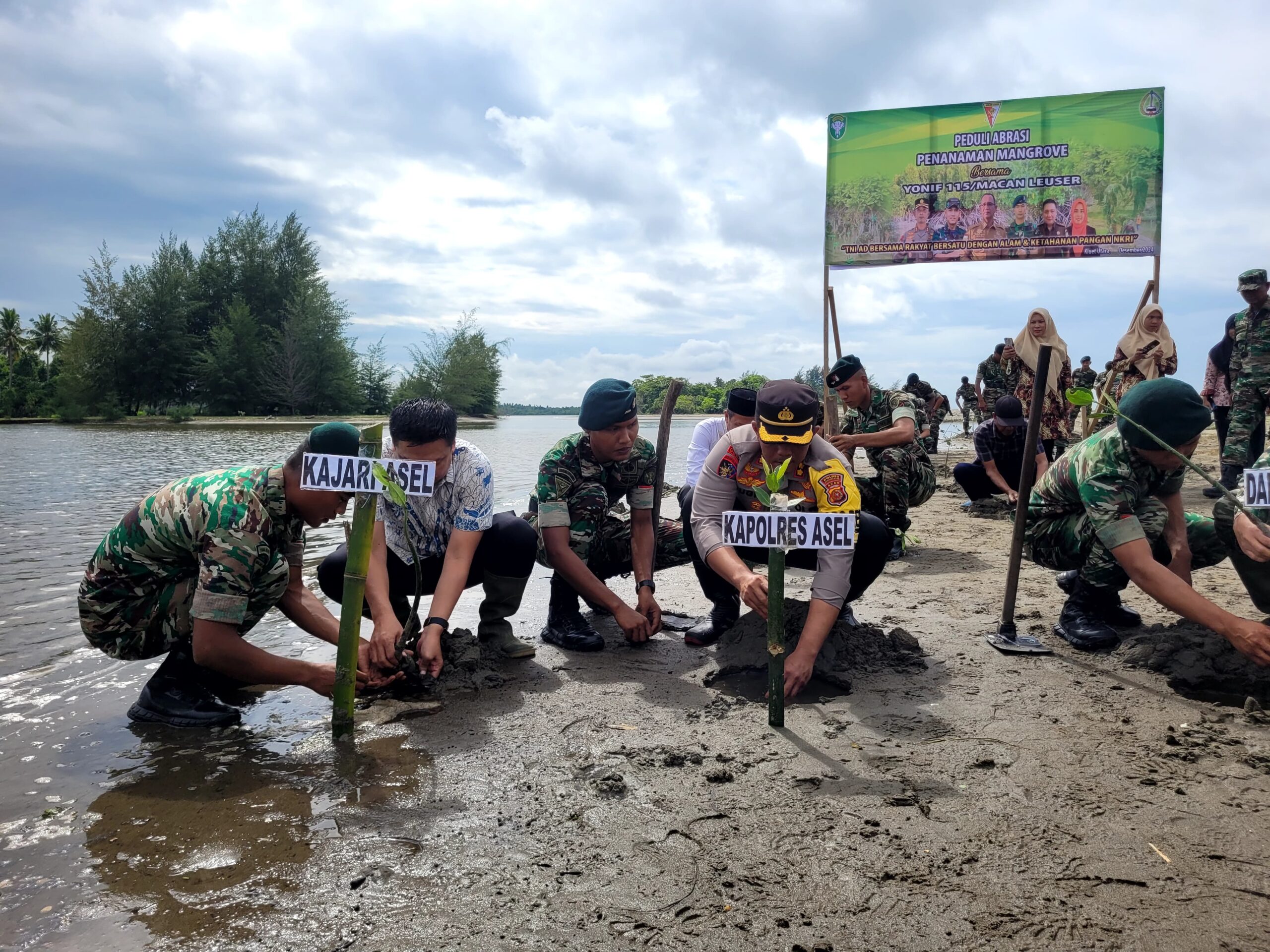 Kapolres Aceh Selatan Hadiri Penanaman Mangrove dalam Rangka HUT ke – 20 Yonif 115/Macan Leuser