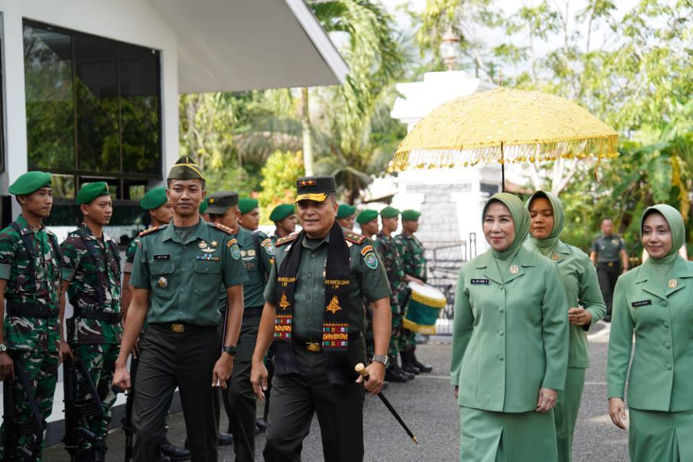 Pangdam Iskandar Muda beri pengarahan kepada Angota dan Persit Detasemen Intelijen.