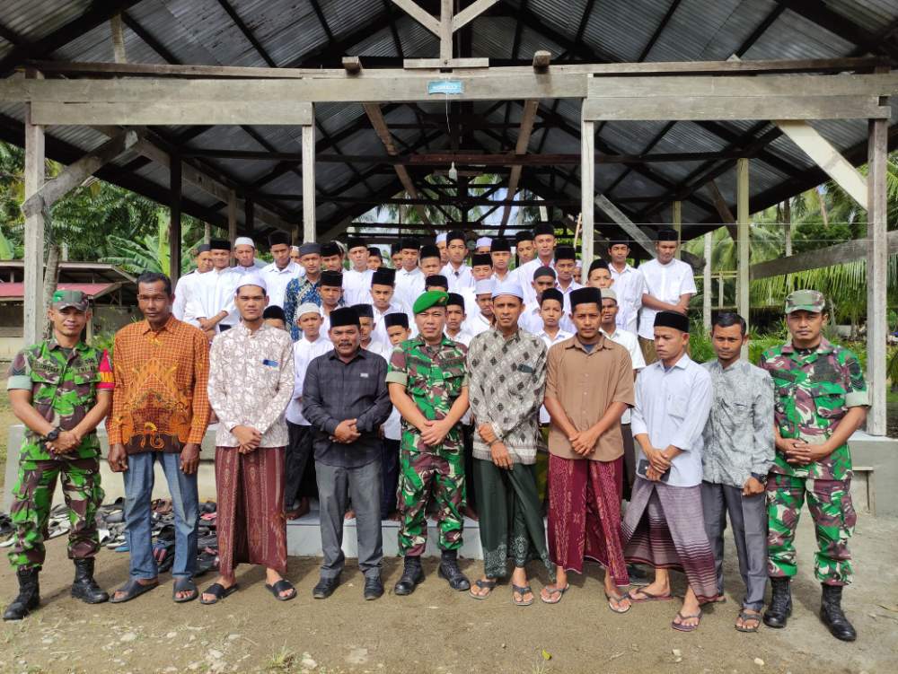 Kodim 0104/Atim Menjadi Motor Penggerak Pemasangan Keramik Tahap II di Dayah Mu’arifful Fatah Dukungan Pangdam IM untuk Pendidikan Agama