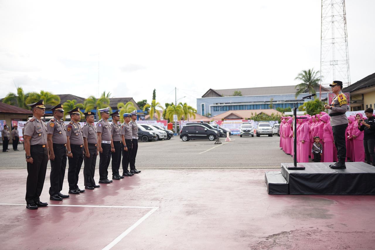 Kapolres Pidie Pimpin Upacara Kenaikan Pangkat Personel
