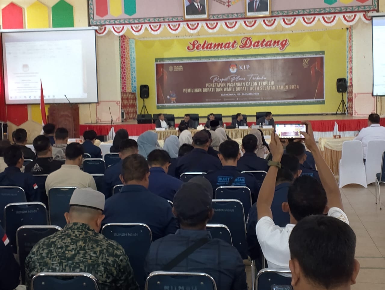 KIP ACEH SELATAN RESMI TETAPKAN H. MIRWAN DAN H. BAITAL MUKADIS SEBAGAI BUPATI DAN WAKIL BUPATI