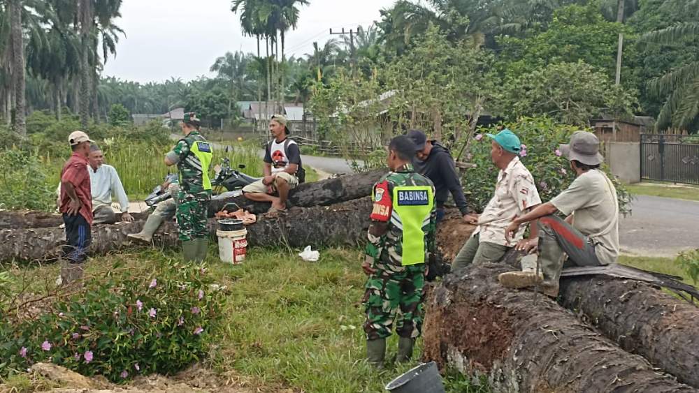 Melalui Komsos, Babinsa berikan Motivasi kepada Petani wilayah binaan
