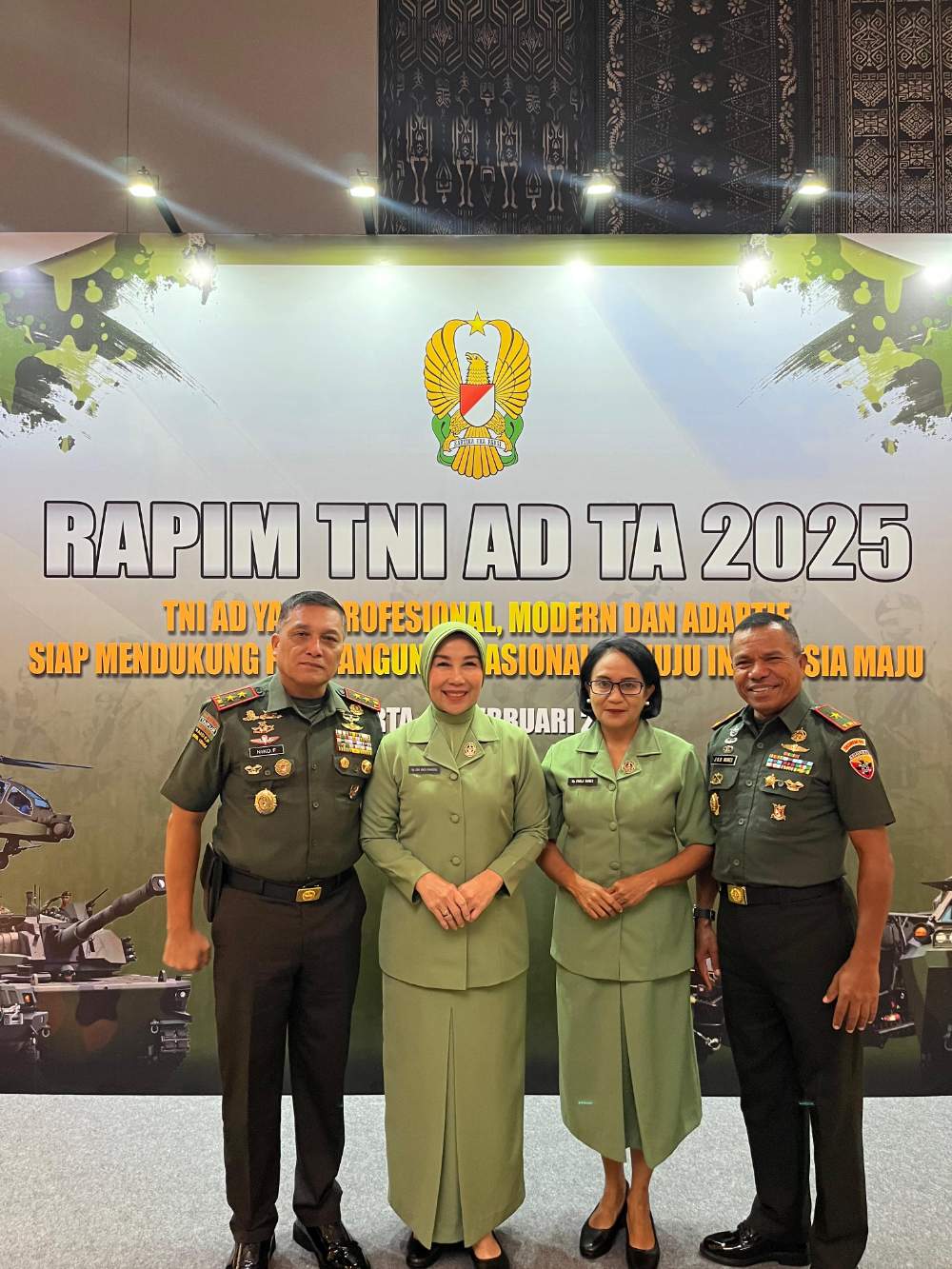 Pangdam IM dan Ketua Persit KCK Daerah IM Mengikuti Rapim TNI-AD di Gedung Balai Kartini, Jakarta.