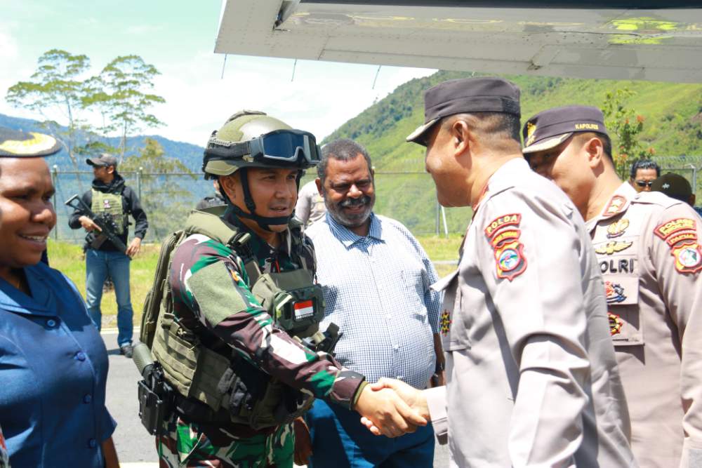 Dansatgas Yonif 112/DJ terjunkan anggota Bantu Polda atasi Konflik di Puncak Jaya.
