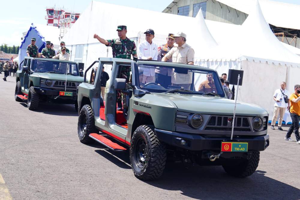 Perkuat Pertahanan NKRI Kemhan Serahkan 650 Unit Ransus Maung Kepada Panglima TNI