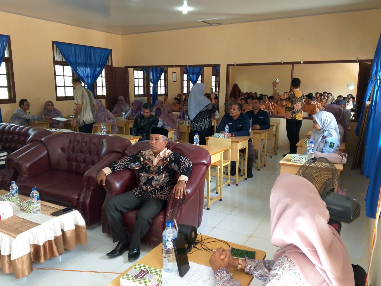 OJK Bersama Bank Aceh Gelar Sosialisasi Literasi Simpanan Pelajar di SMPN 3 Kluet Utara