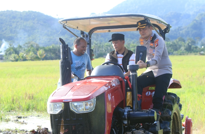 BUPATI ACEH SELATAN RESMI LUNCURKAN BASAGA, BAJAK SAWAH GRATIS