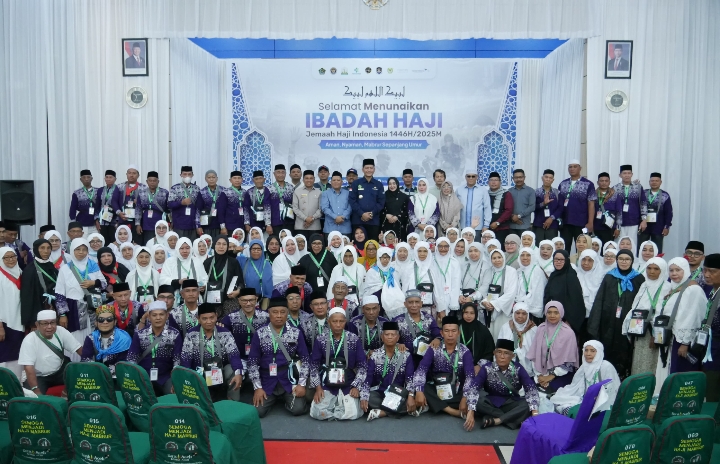 BUPATI ACEH SELATAN LEPAS KEBERANGKATAN JEMAAH HAJI KLOTER 6 EMBARKASI ACEH