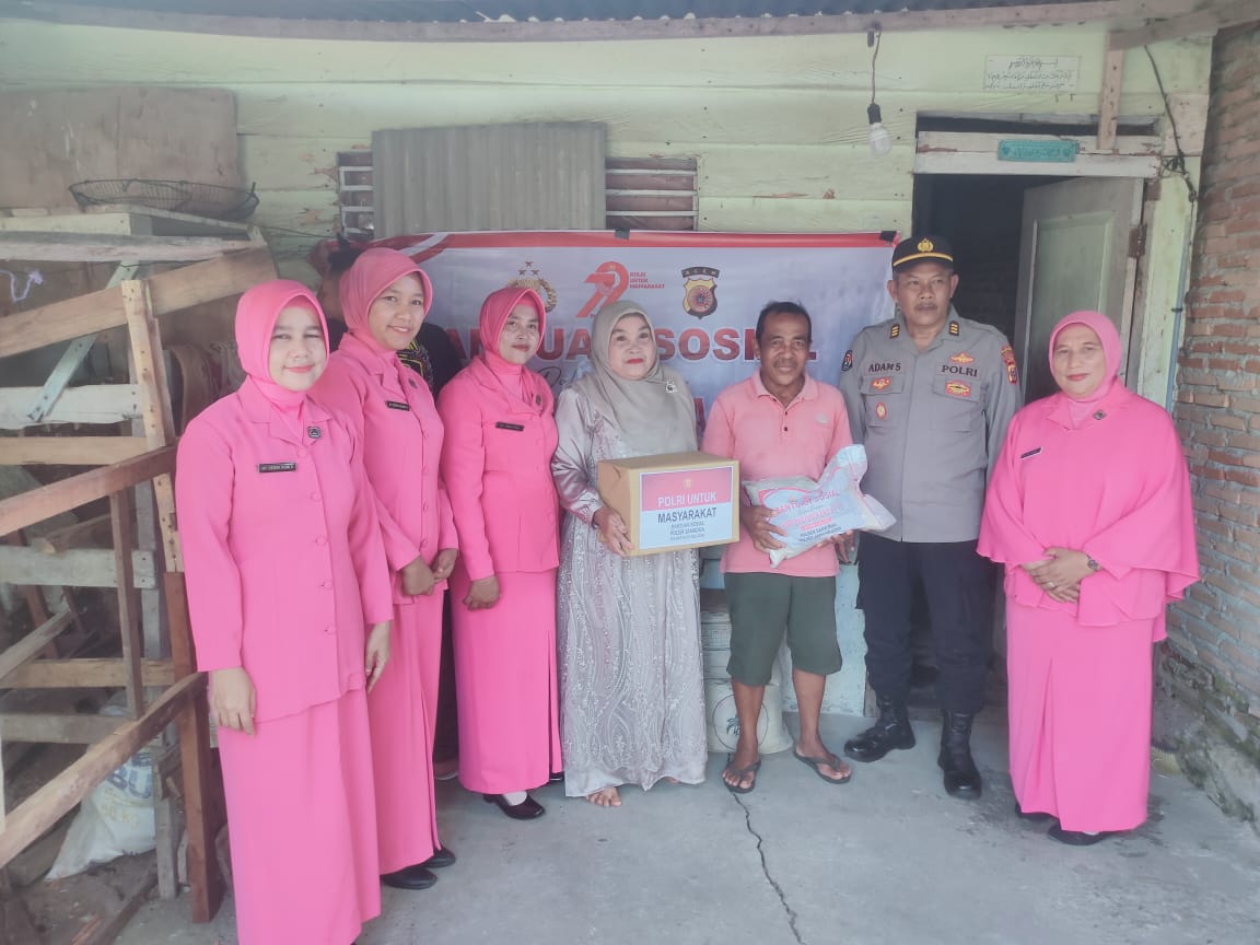 Polsek Samadua Salurkan Bantuan Sosial Sambut HUT Bhayangkara ke-79