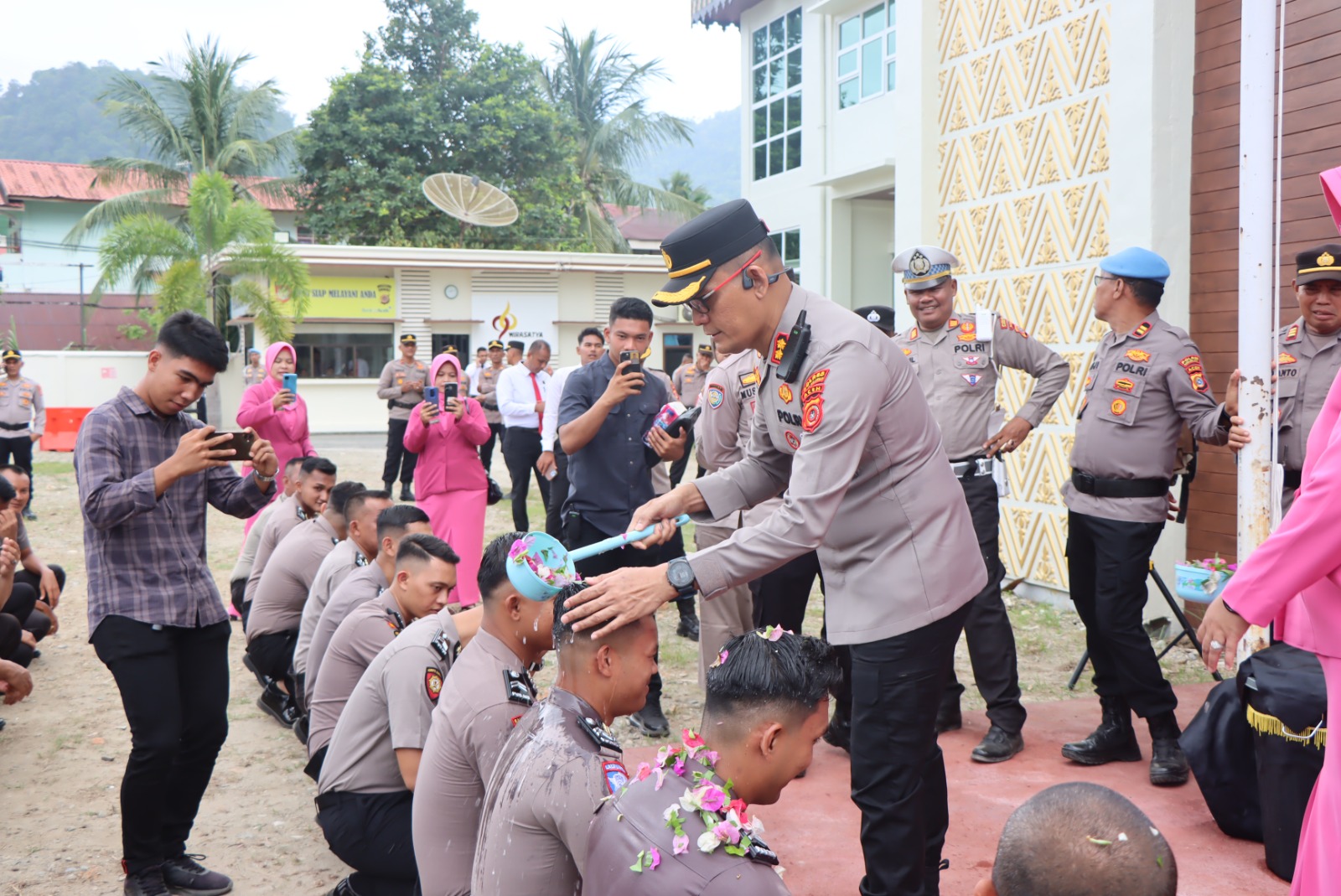 Kapolres Aceh Selatan Pimpin Upacara Kenaikan Pangkat Periode 1 Juli 2025