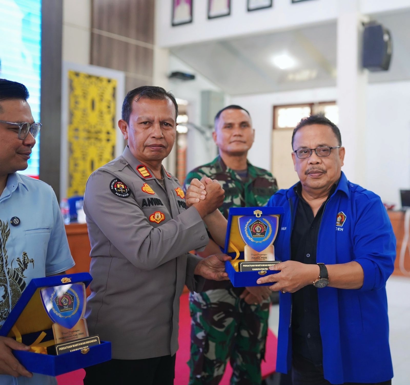 Polres Pidie Terima Penghargaan dari Ketua PWI Aceh dalam Konferkab VII PWI Pidie