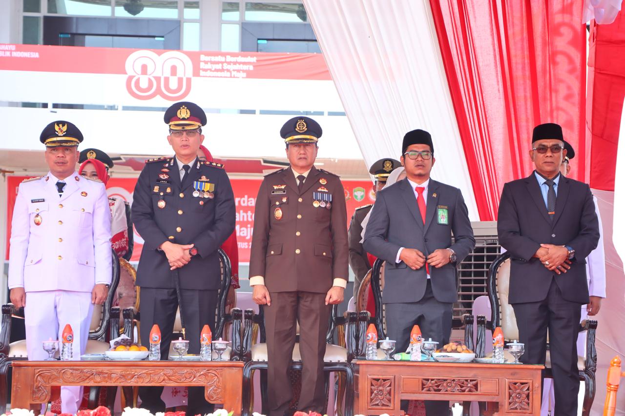 Kapolres Pidie Hadiri Upacara HUT ke-80 RI di Lapangan PCC Sigli