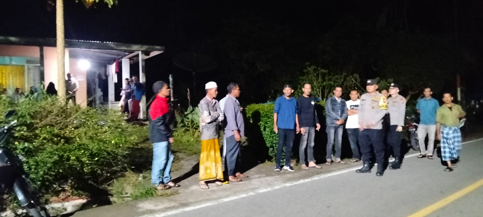 Personel Polres Pidie Hadiri dan Bantu Pemakaman Santriwati Korban Tenggelam di Mane