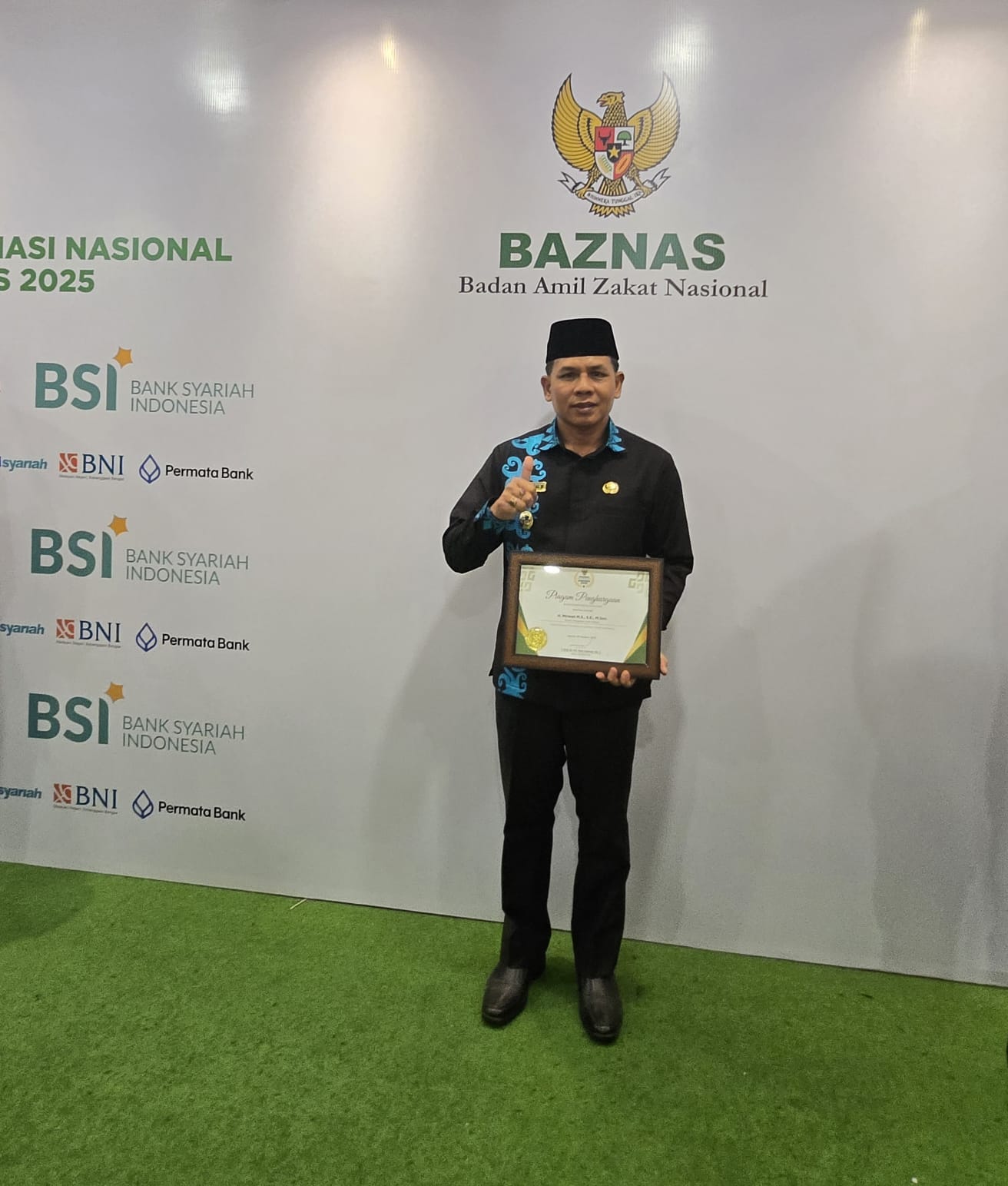 Bupati Aceh Selatan terima BAZNAS Award 2025