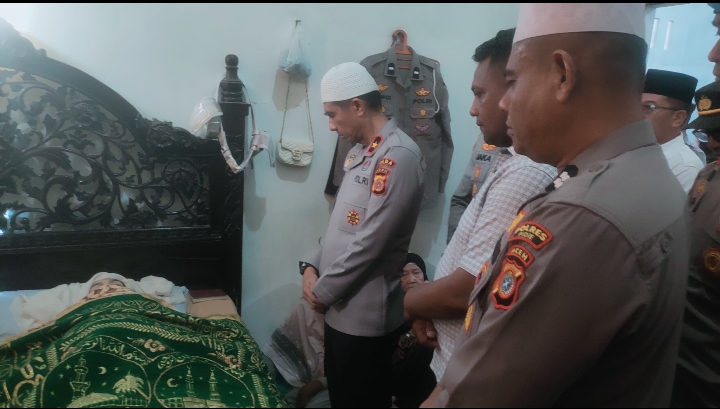 Kapolda Aceh Melayat ke Rumah Duka Istri Personel Polres Pidie