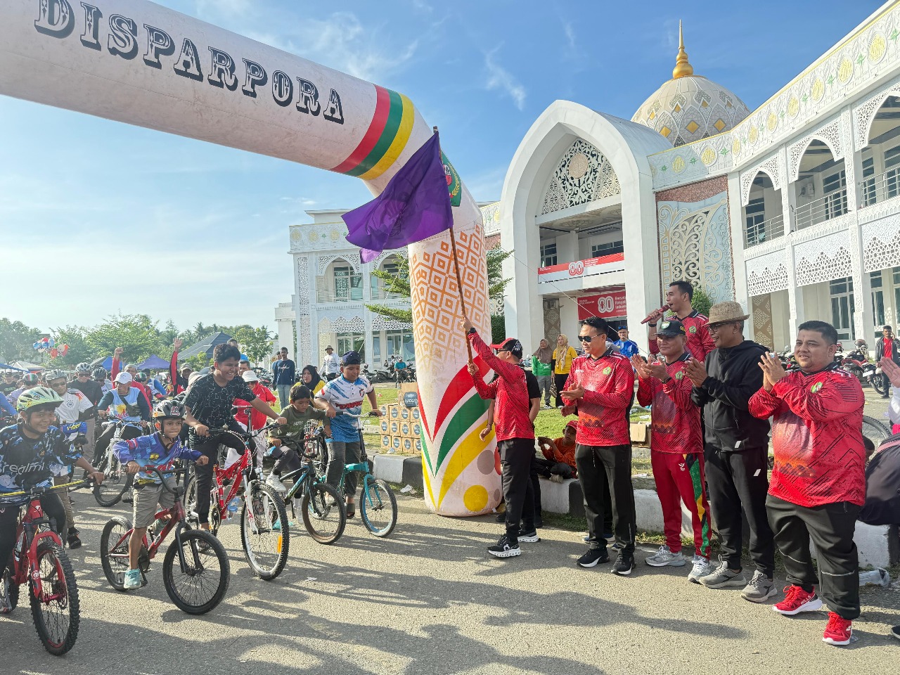 Kapolres Pidie Ikut Meriahkan Sepeda Santai dan Senam Bersama HUT Kabupaten Pidie ke-514