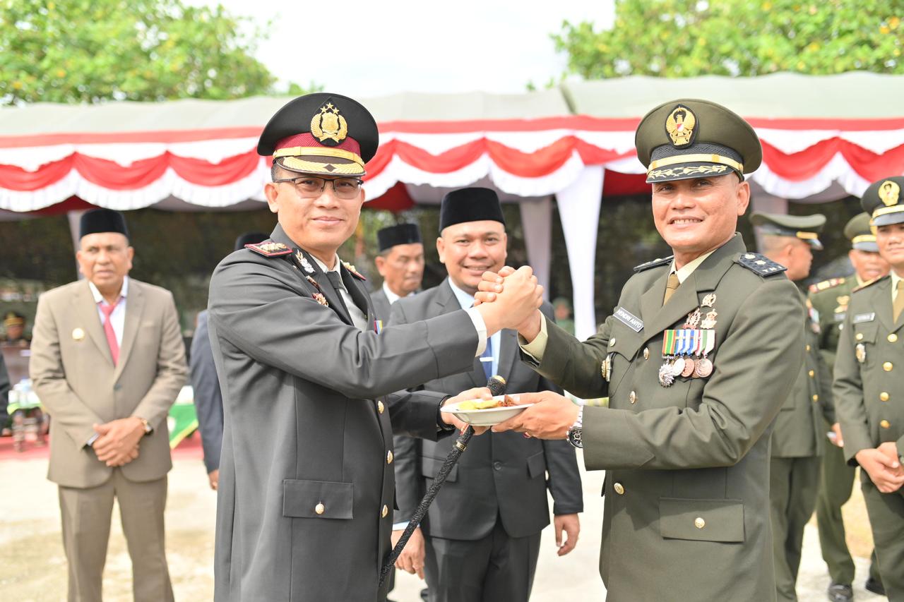 Sinergi TNI–Polri di Pidie, Polres Pidie Rayakan HUT TNI ke-80 dengan Potong Tumpeng dan Kue Ulang Tahun
