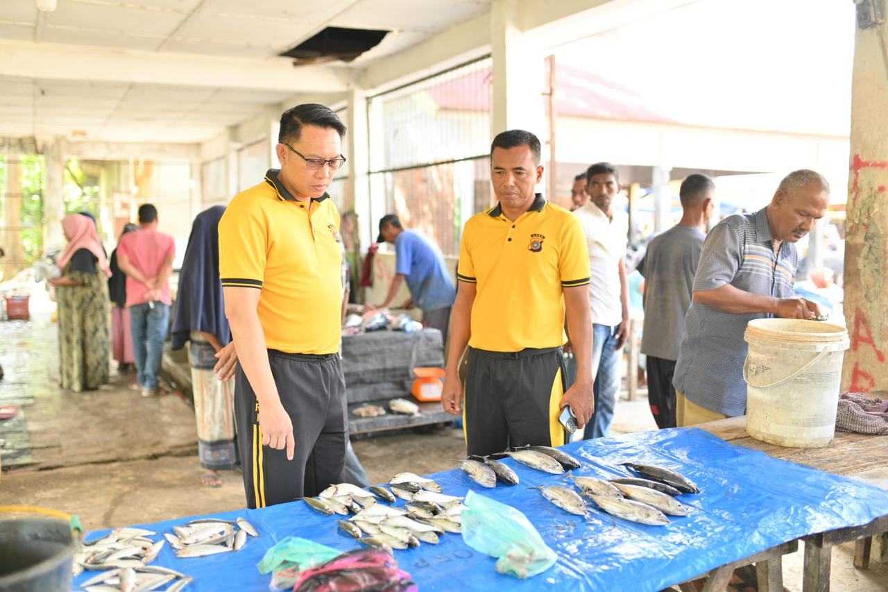 Kapolres Pidie Tinjau Pasar Ikan Kecamatan Batee, Pastikan Harga Stabil dan Aktivitas Aman
