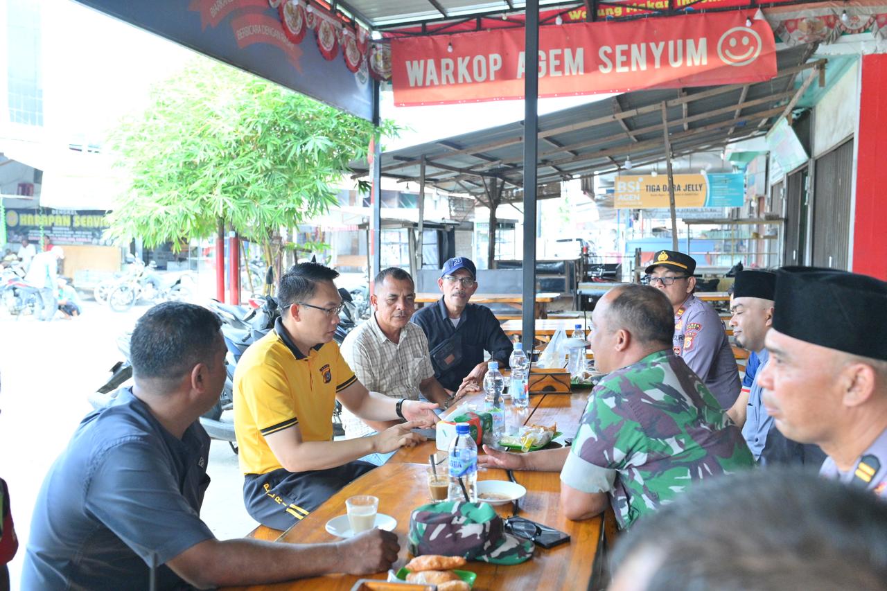 Kapolres Pidie Gelar Jumat Curhat di Kecamatan Simpang Tiga, Ajak Warga Manfaatkan Lahan Kosong untuk Ketahanan Pangan
