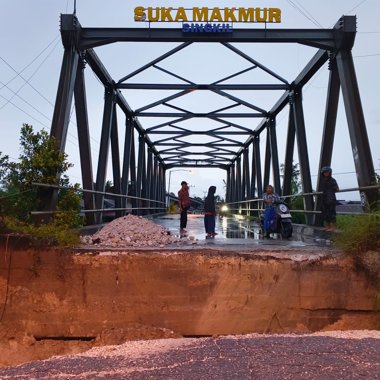 Jembatan Desa Suka Makmur Terputus Akibat Banjir, Warga Dilanda Kekhawatiran