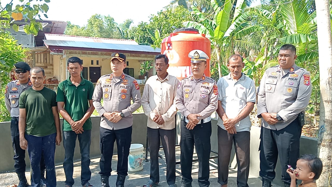 Kapolres Pidie Serahkan Dua Unit Sumur Bor Bantuan Kapolda Aceh untuk Warga Kembang Tanjung