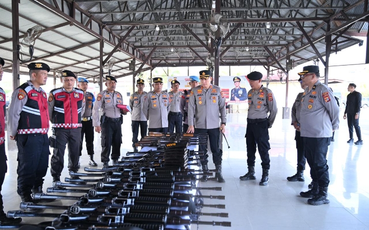 Kapolres Pidie Periksa Senjata Api Dinas Organik dan Pastikan Penggunaan Sesuai Prosedur