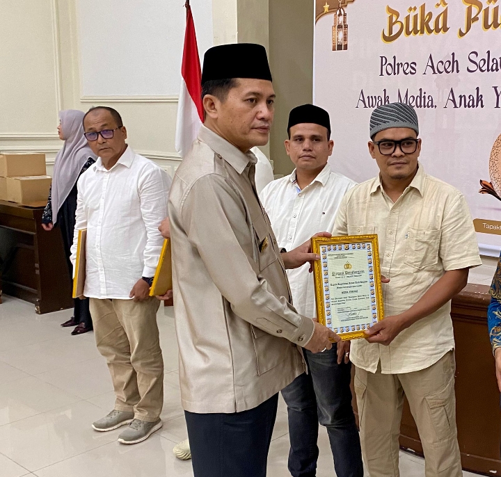 Kapolres Aceh Selatan Beri Penghargaan kepada FORJIAS atas Peran Saat Banjir Trumon Tengah