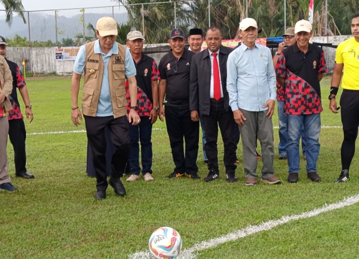 Bupati Aceh Selatan Buka Turnamen Sepak Bola Mawar Cup 1