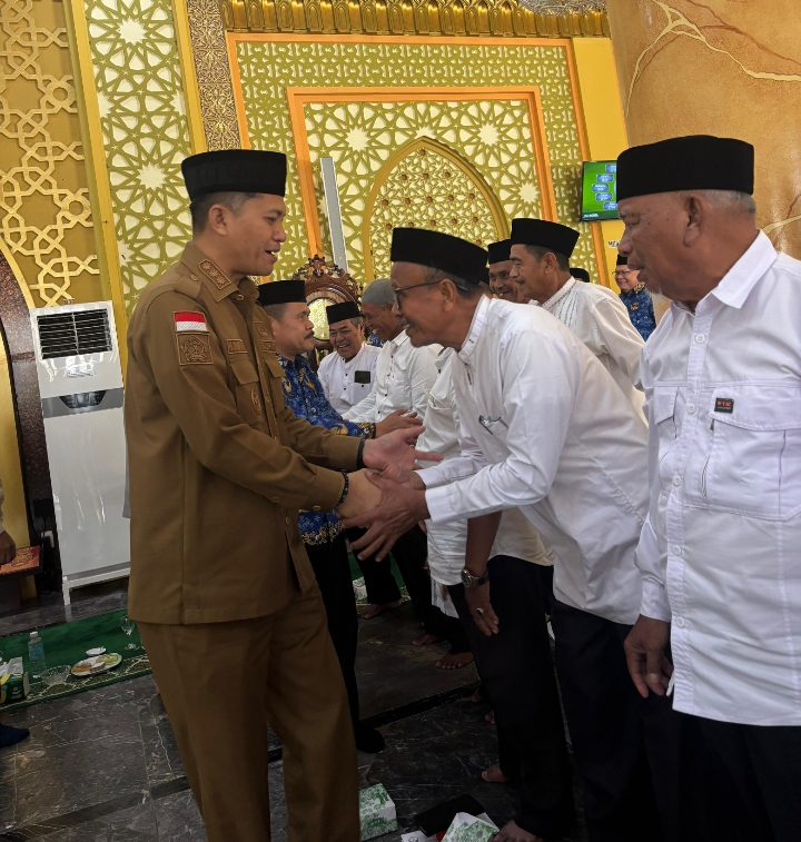 Bupati Aceh Selatan Lepas Keberangkatan 175 Jamaah Haji.  Termuda 26 Tahun dan Tertua 92