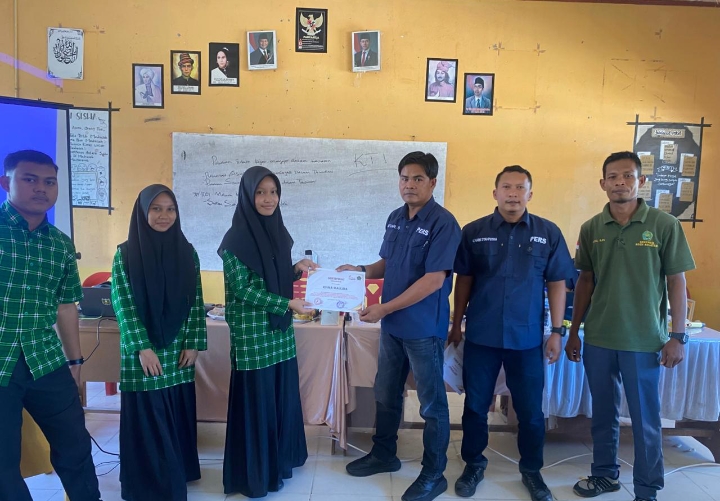 Forum Jurnalis Forjias Sosialisasi Tekhnik Jurnalistik ke Siswa MAN 4 Kluet Utara